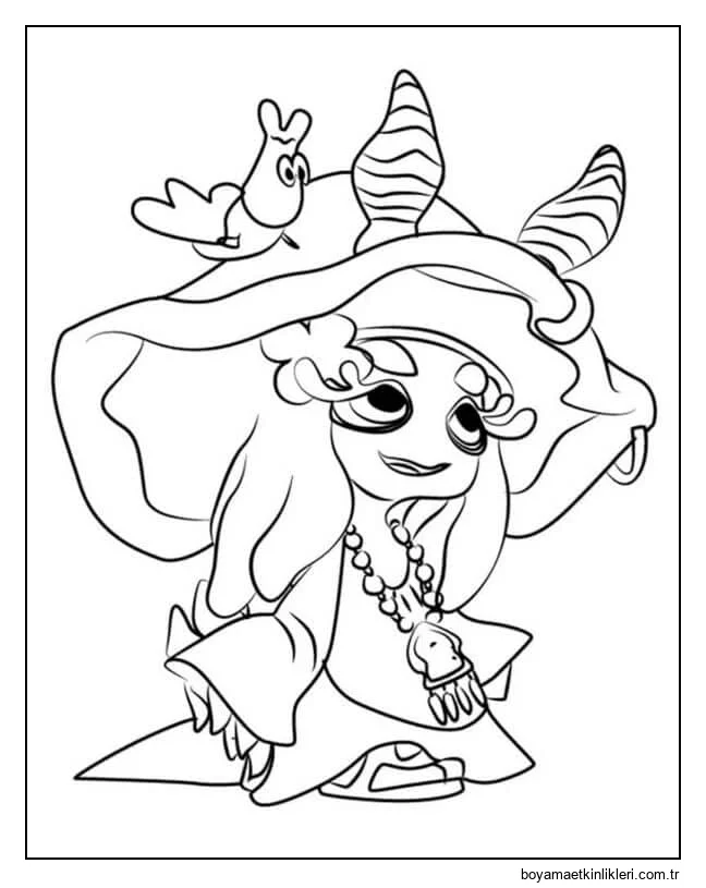 Kız kardeşlerden biri, başında salyangoz bulunan alışılmadık kıyafetler giyiyor